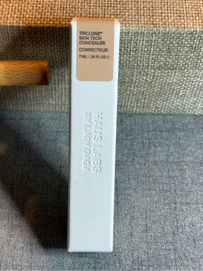 Haus Labs Triclone Skin Tech Hydrating Concealer 44 Light Peach 0.23 oz /7ml NIB